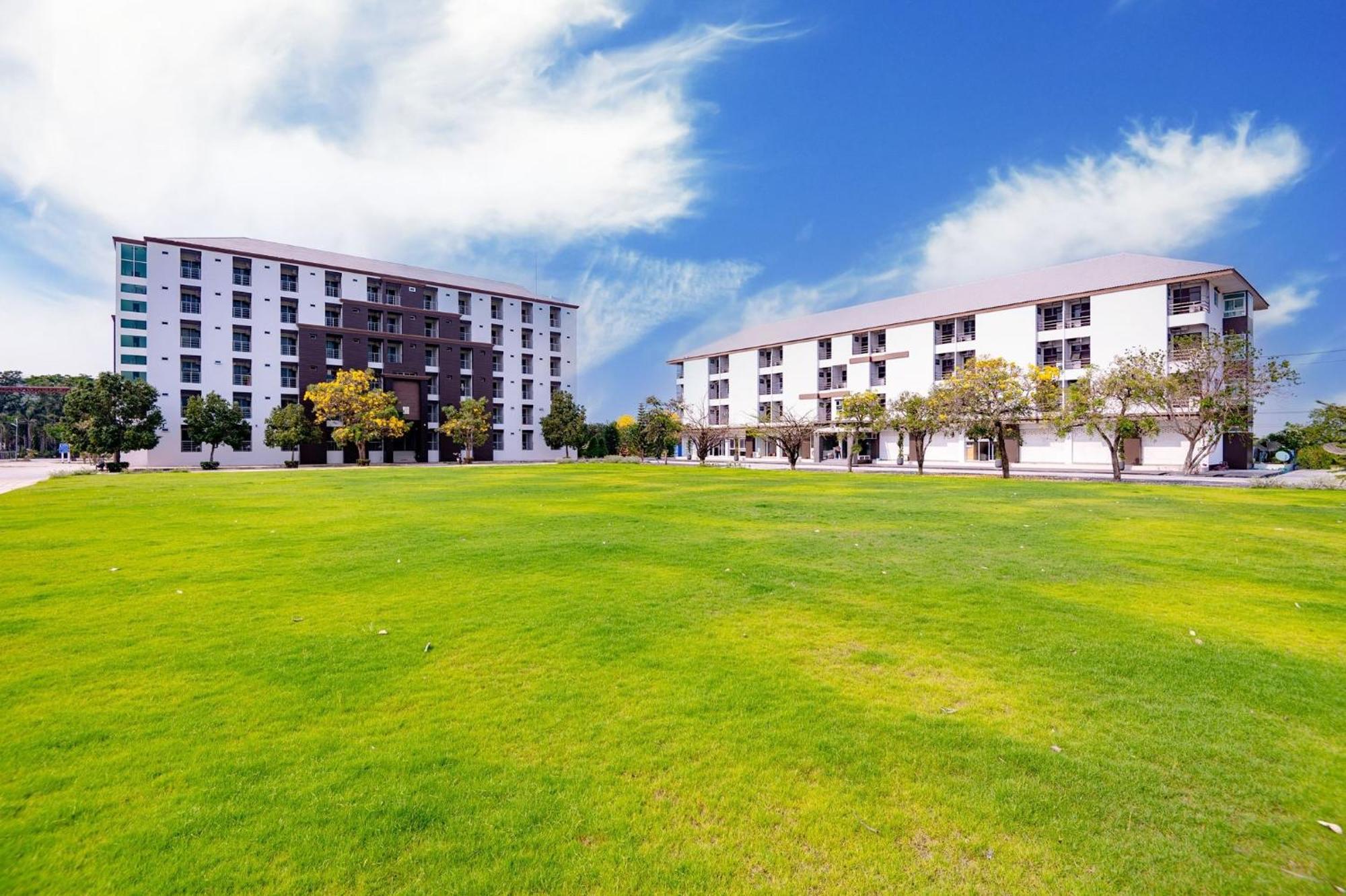 Creston Grand Hotel Suphan Buri Exterior photo